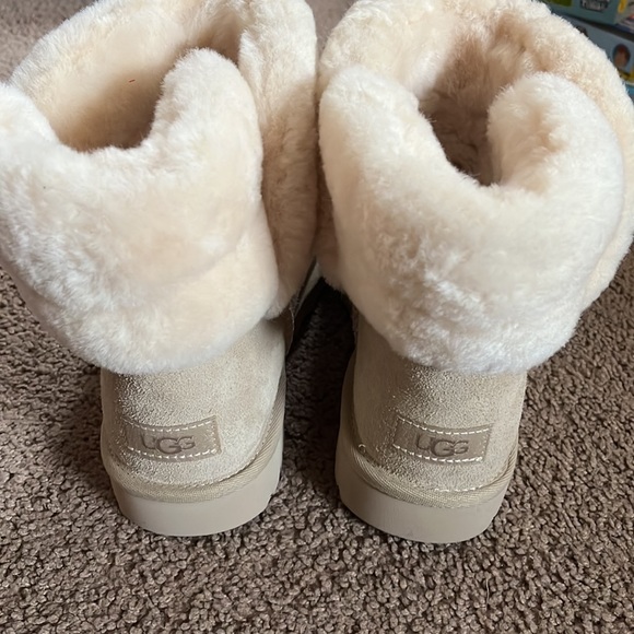 Ugg - Picture 2 of 15